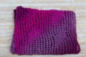 brick in the Wall, Sylvie Rasch, CraSy Sylvie, Stricken, Handarbeit, Handmade, Handgemacht, DIY, Hobby, Wolle, Sockenwolle, Sockengarn, Hobbii, Anleitung, YouTube, Video, einfach, effektvoll, Schal, Stola, Lochmuster