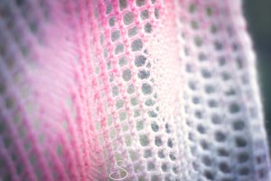 brick in the Wall, Sylvie Rasch, CraSy Sylvie, Stricken, Handarbeit, Handmade, Handgemacht, DIY, Hobby, Wolle, Sockenwolle, Sockengarn, Hobbii, Anleitung, YouTube, Video, einfach, effektvoll, Schal, Stola, Lochmuster