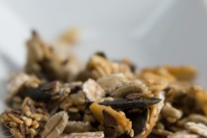 Lowcarb, low carb, wenig Kohlenhydrate, Granola, Müsli, Knuspermüsli, Nüsse, Saaten, Kerne, Kakaonibs, Xucker, lecker, gesund, zuckerfrei, glutenfrei, Diät, Ernährung, Ernährungsumstellung, lchf,